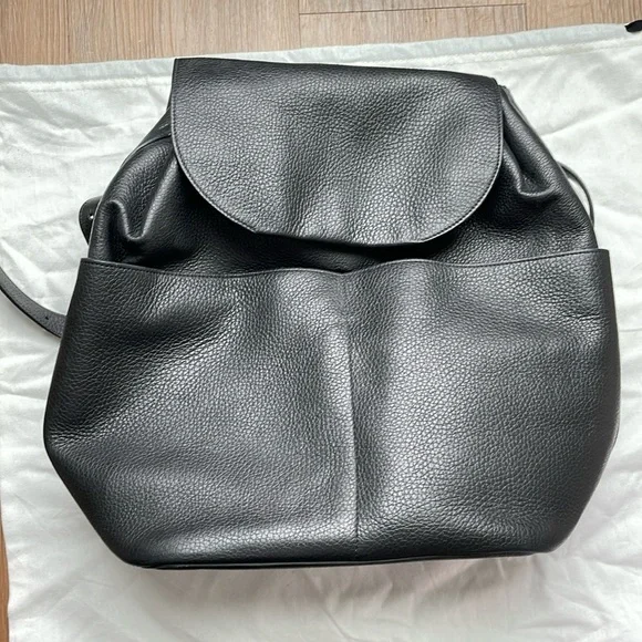 Cuyana Classic Black Backpack - Picture 2 of 8